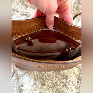 Honey brown Michael Kors crossbody